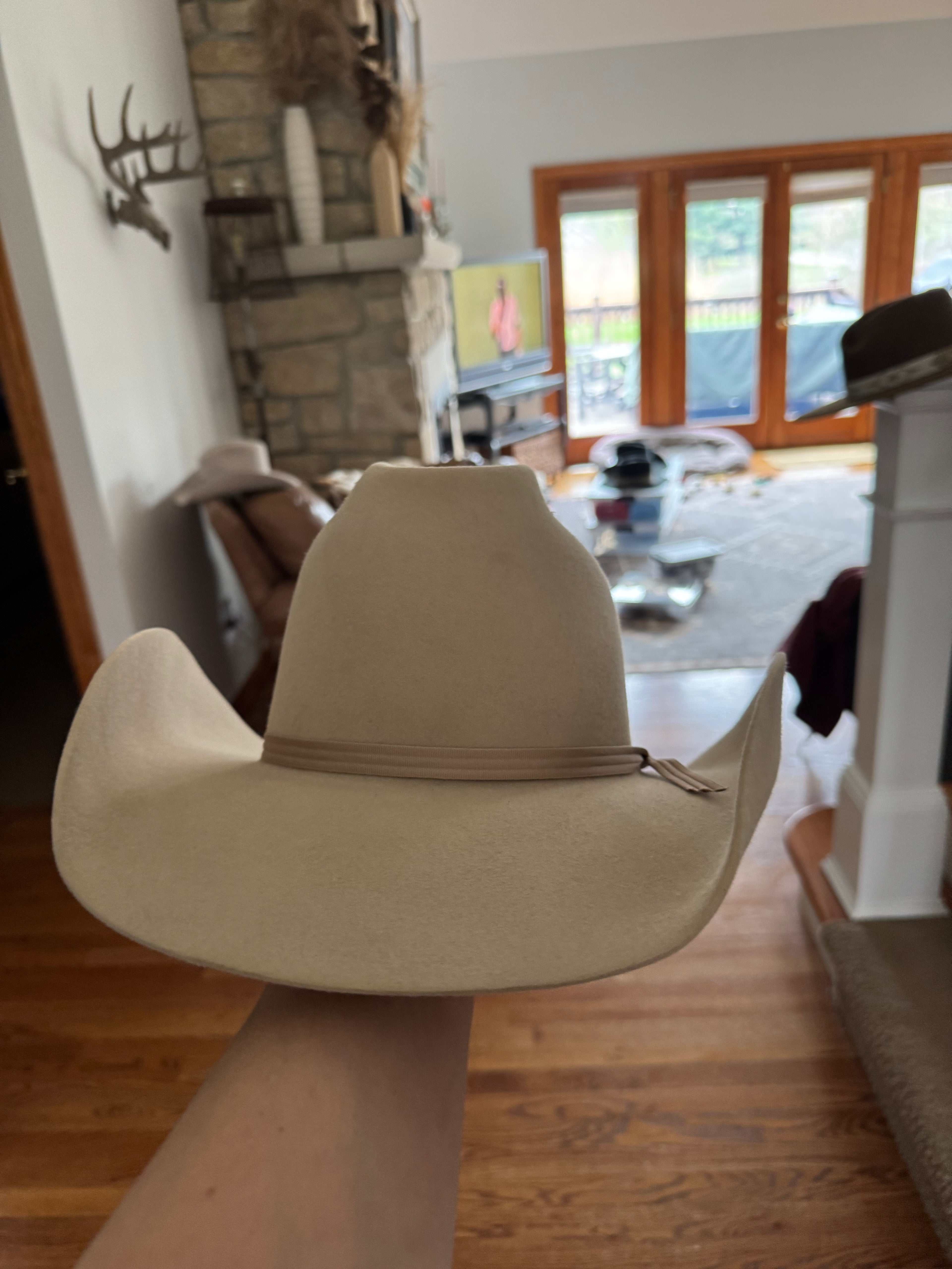 100% Rabbit Cream Western Weight Cowboy Hat
